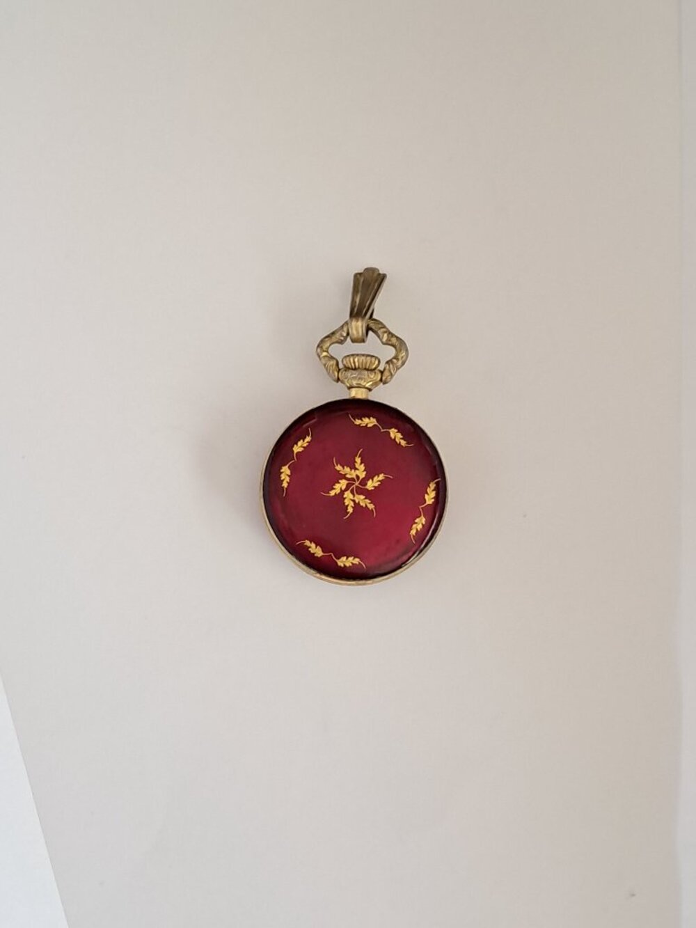 Vtg Hunter 17 Jewels Incabloc Red Floral Enamel Pendant Mechanical Watch Runs - Picture 3 of 7
